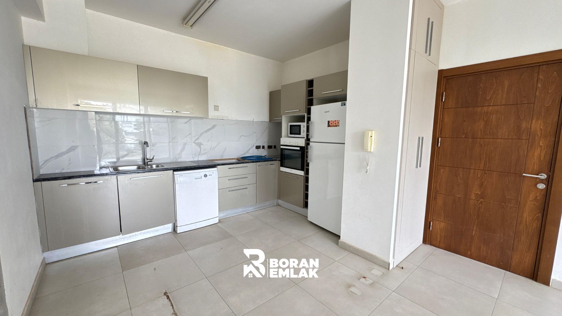 Lefkoşa Metehan'da Kiralık 2+1 Eşyasız Daire 